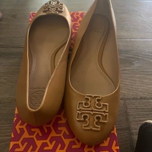 Blond -703 Torrey Burch flats